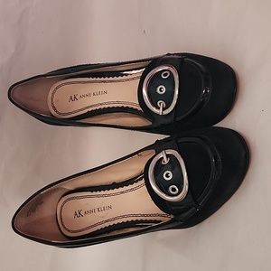 Anne klein black buckle pump